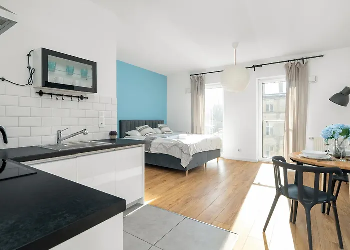 Apartment Klimatyczne I Nowoczesne Very Berry W Poznaniu By Renters