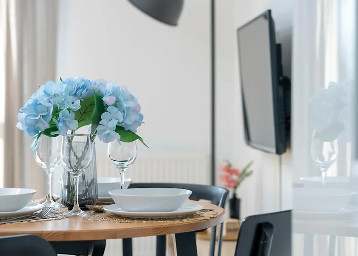 Klimatyczne I Nowoczesne Very Berry W Poznaniu By Renters Lägenhet *